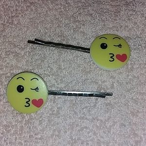 😘 Emoji bobby pins